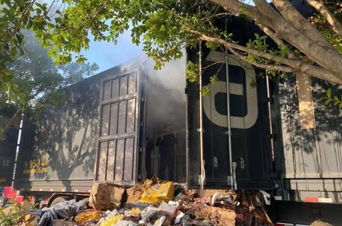 親，你的包裹可能“火了” 霞浦一物流車(chē)自燃，安全警鐘再敲響
